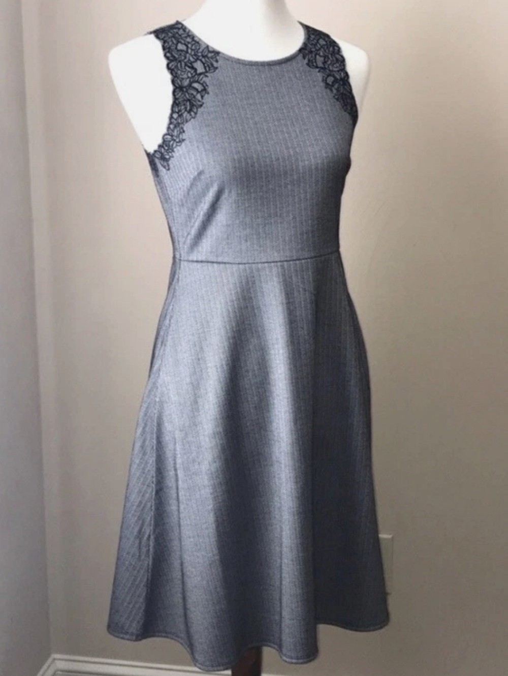 Banana Republic Black and Gray Sleeveless Fit & Flare Dress w/ Lace Yoke, Size 4